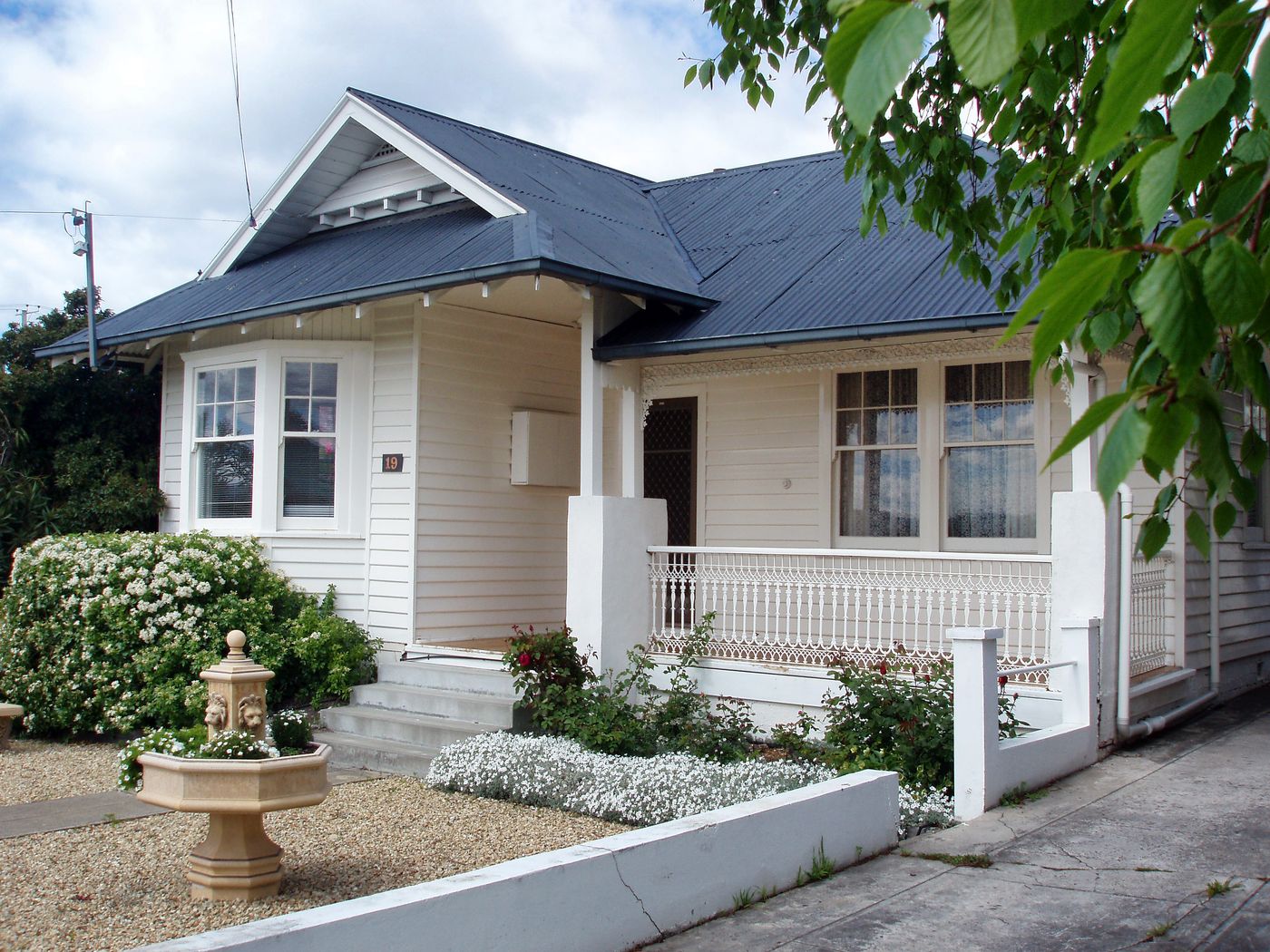Easy ways to ensure your home appeals to buyers - John McGrath